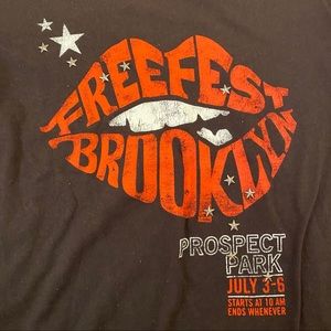 ABERCROMBIE AND FITCH DISTRESSED GRAPHIC TEE